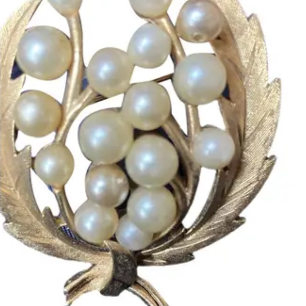 Trifari Gold and White Pearl Cluster Brooch